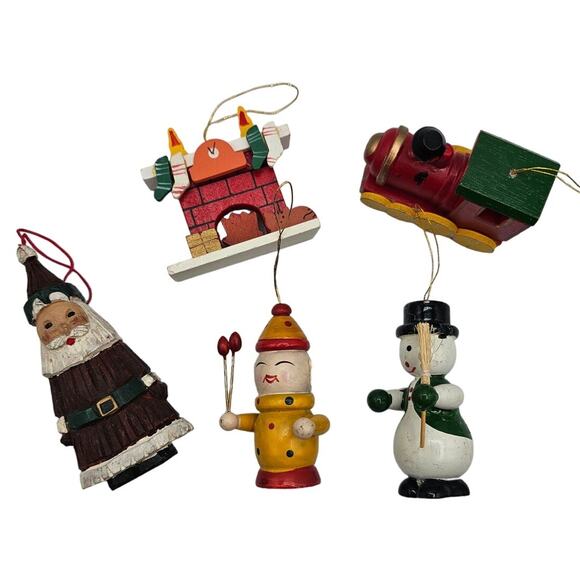Lot of 5 Vintage Hand Painted Wooden Christas Ornaments  Santa Train Snowman - Picture 1 of 5